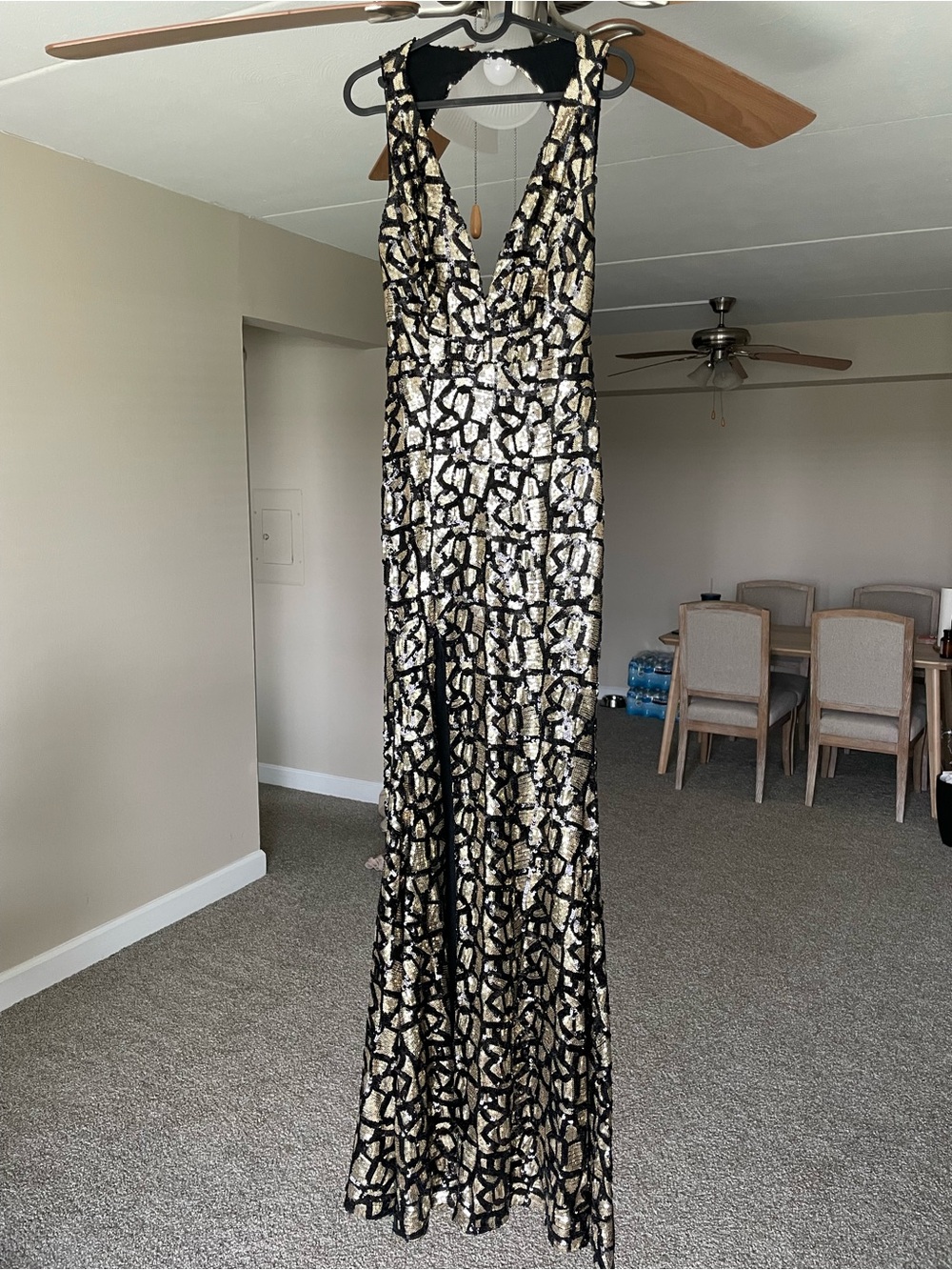 Sparkly Black & Gold Sequin Mermaid V-Neck Evening Gown Prom Dress